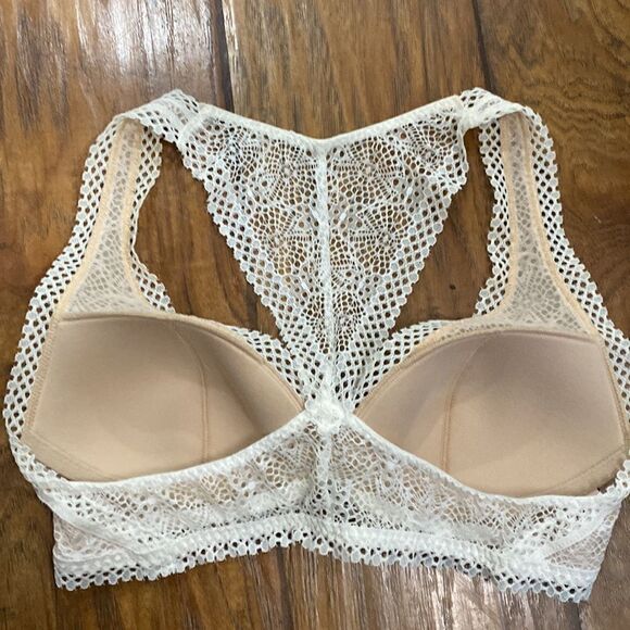 Victorias Secret Cream Lace Softshell Bralette - Picture 4 of 8